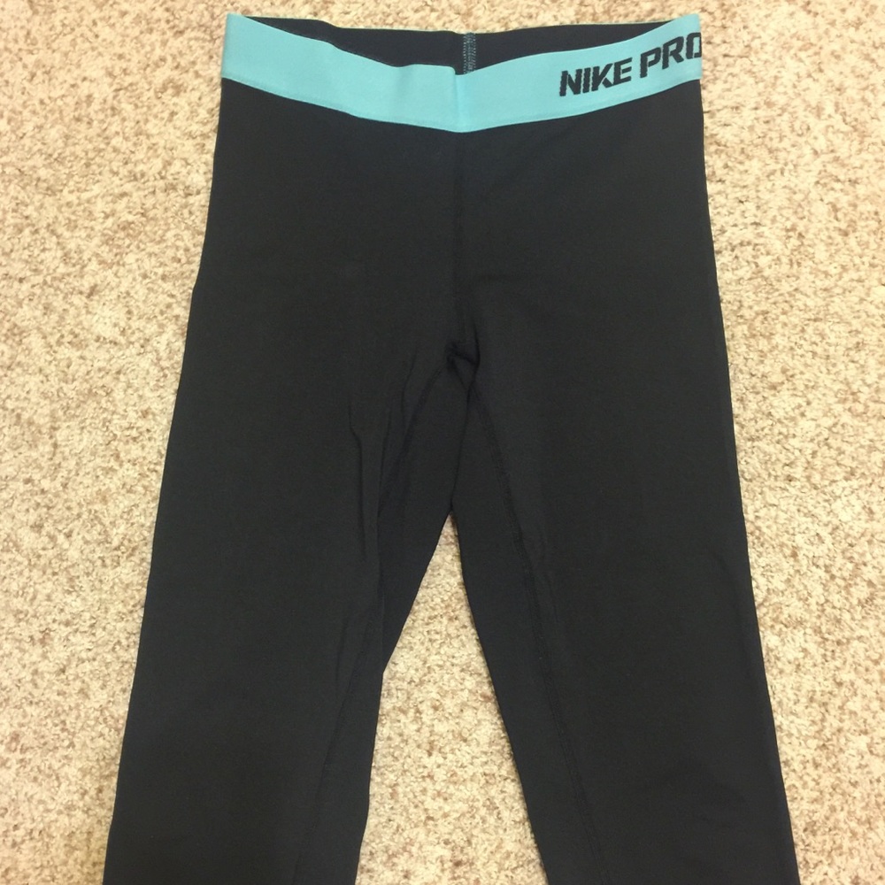 Nike Pro cropped Capri black leggings